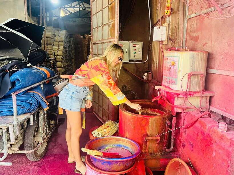 Hanoi: Incense Village, Hat, and Lacquer Artisanal Tour - The Experience in Practice