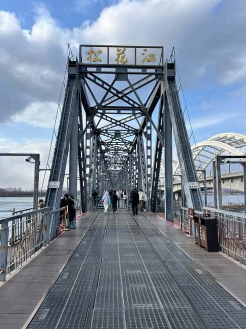 Harbin: Central Street, Baluoke Village, and Dinner Tour - Baluoke Village: A Slice of Russian Heritage