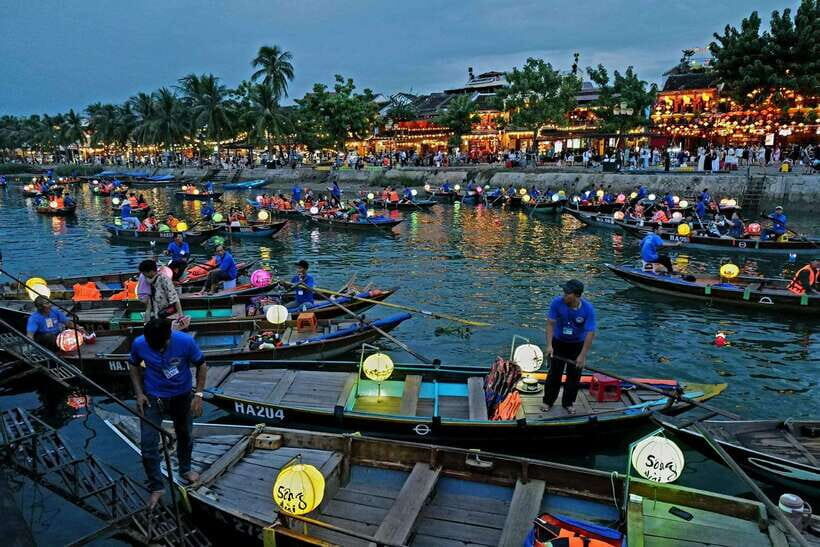 Hoi An: Hoai River Boat Trip by Night with Release Lantern - The Itinerary: What to Expect