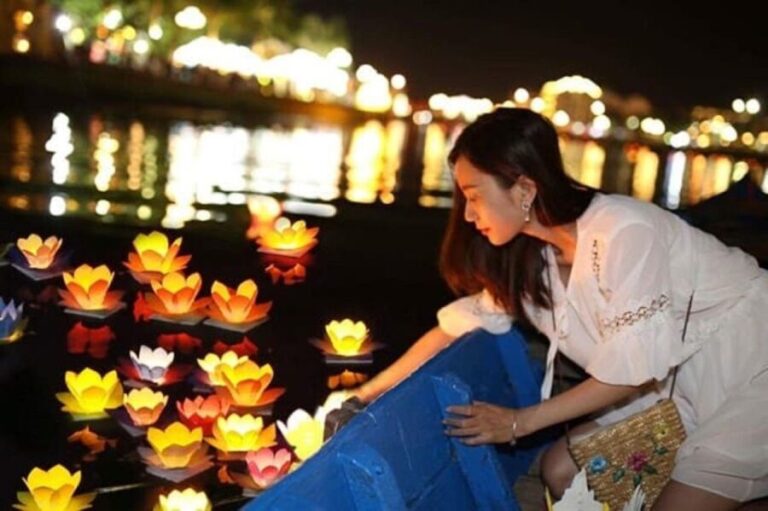 Hoi An : Night Boat Trip and Floating Lantern on Hoai River - What Makes the Lantern Ritual Special?
