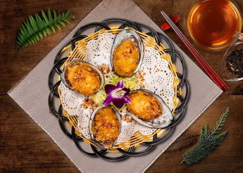 Hong Kong: Aberdeen Fishing Heritage Tour with Seafood Feast - Exploring the Itinerary in Detail