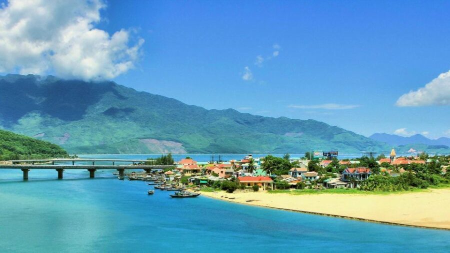 Hue to Hoi An by bus: Hai Van Pass, Lang Co, Marble mountain - The Value of This Tour