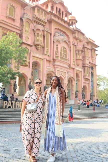 Jaipur: Patrika Gate Professional Photoshoot with Local - The Breakdown of the Experience