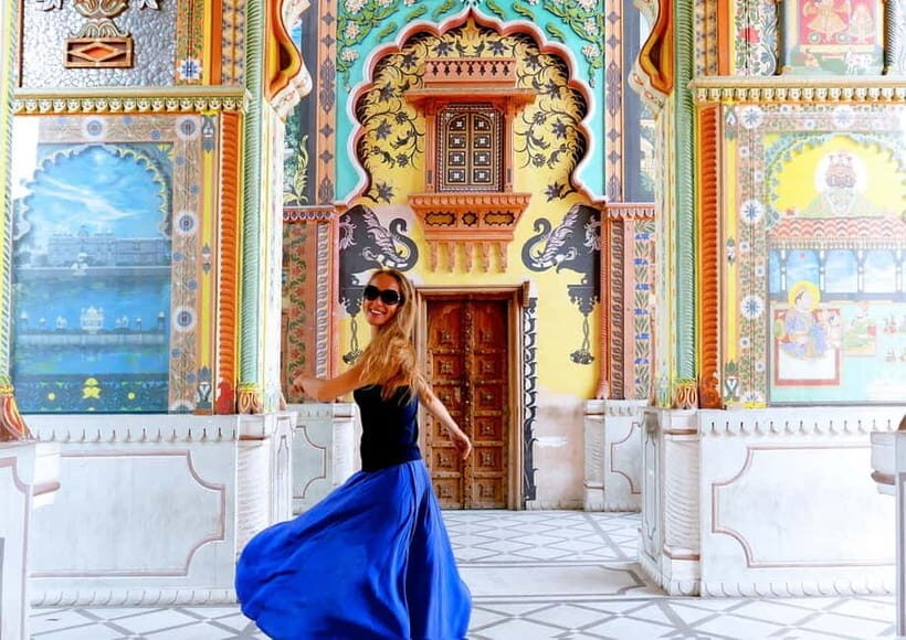 Jaipur: Private Full Day City Sightseeing Tour with Guide - Starting the Day: Pickup and Introduction at 9:00 AM