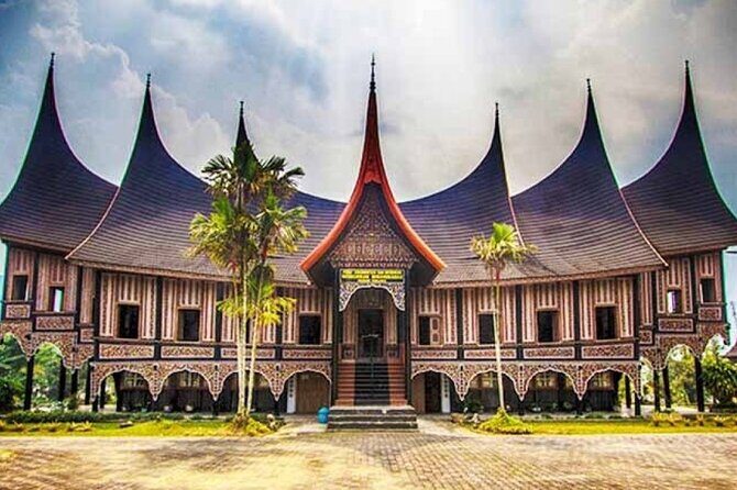 Jakarta: Miniature Park, National Museum & Traditional House Tour - Transportation & Overall Experience