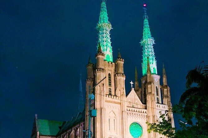 Jakarta Night Tour with Dinner at Café or Food street - Who Should Consider This Tour?