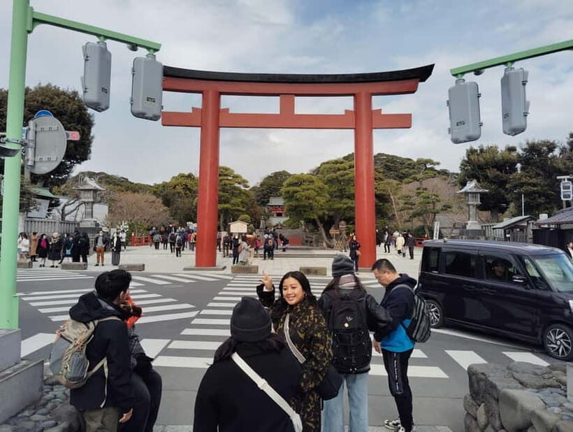Kamakura: Tsurugaoka Hachimangu & Komachi Street Tour - Strolling Down Komachi Street