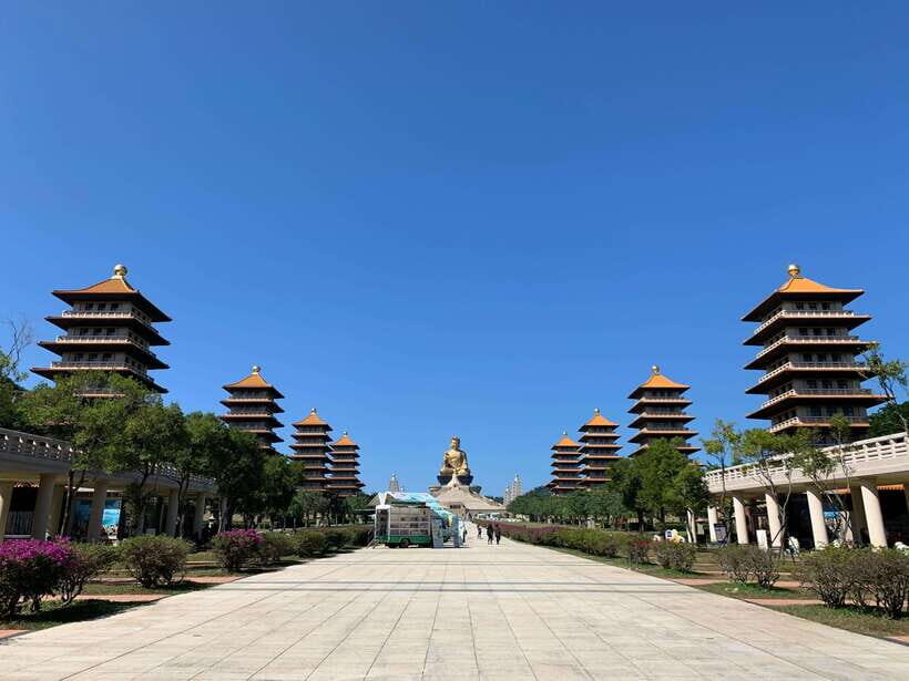 Kaohsiung: Private City Tour with Fo Guang Shan Museum - Transportation and Group Size