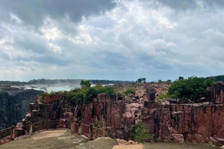 Khajuraho: 3N/4D Khajuraho Temple Tour with Raneh Waterfalls - Day 1: Arriving and Kicking Off with Light and Sound