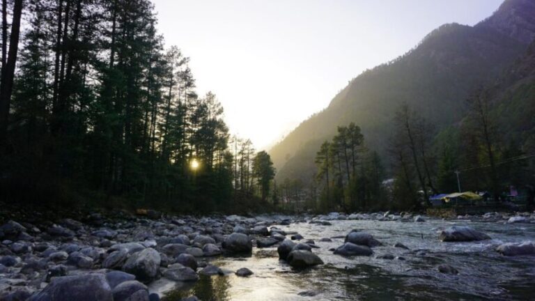 Kheerganga Trek : Magical Journey in Kasol - Accommodation and Food