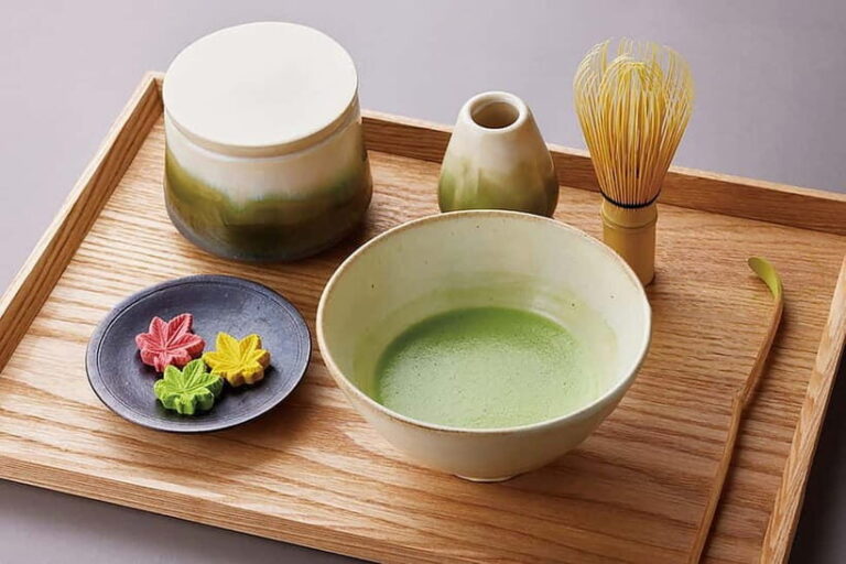 Kyoto : Maiko or Samurai or KimonoRental & Tea ceremony - The Costume Choices: Maiko, Samurai, or Kimono