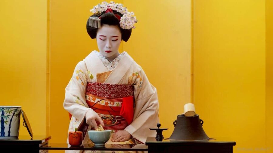 Maiko Dance and Tea Ceremony on a Noh Stage in Kyoto - Comparing Similar Experiences