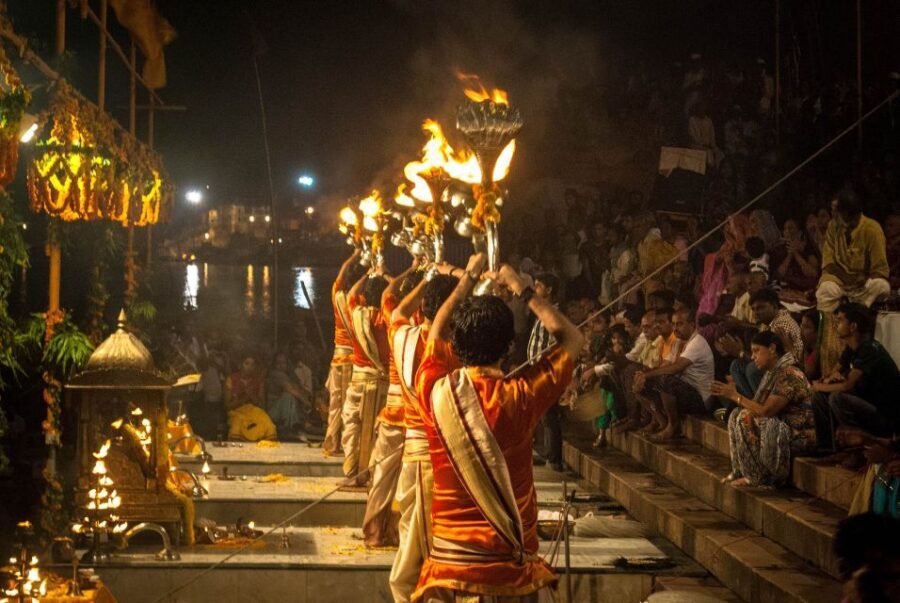 Morning Aarti with Boat Ride & Rooftop Breakfast - What’s Included and What to Expect