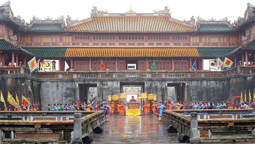 Official Hue: Dragon Boat, Imperial Citadel, & Market tour - What Makes This Tour Stand Out