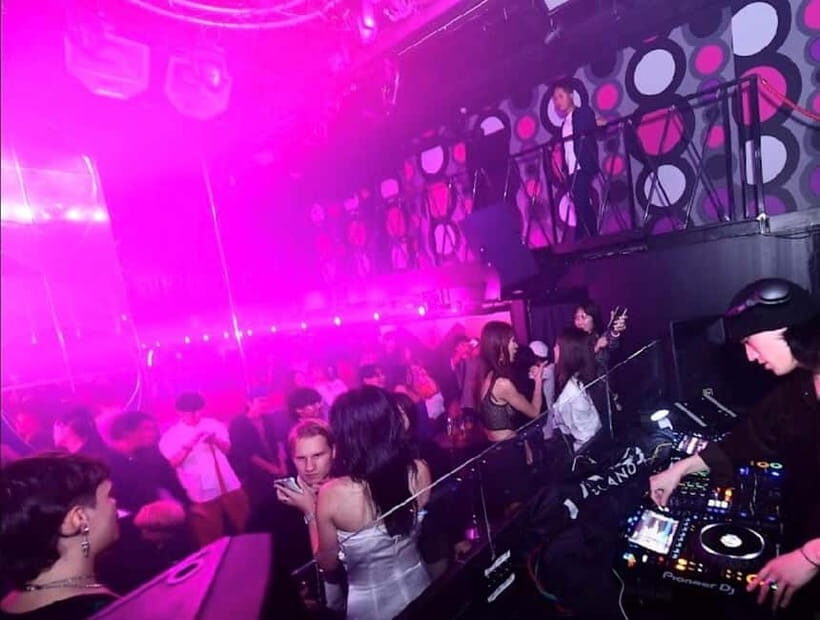 Osaka: CHEVAL All-You-Can-Drink Ticket & VIP(For Foreign) - The Experience & Atmosphere