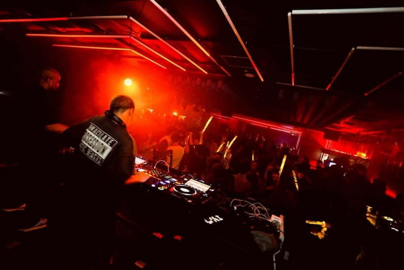 Osaka Dotonbori:GIRAFFE Nightclub Ticket & VIP (For Foreign) - The Atmosphere and Experience