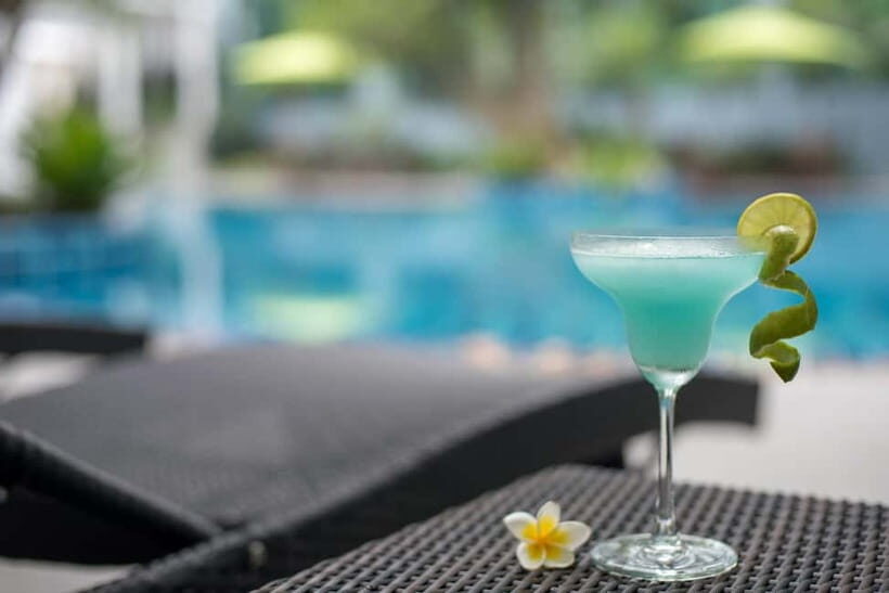 Pattaya: Indigo Bar at Bay Beach Resort Jomtien F&B Packages - What to Expect from Your Visit