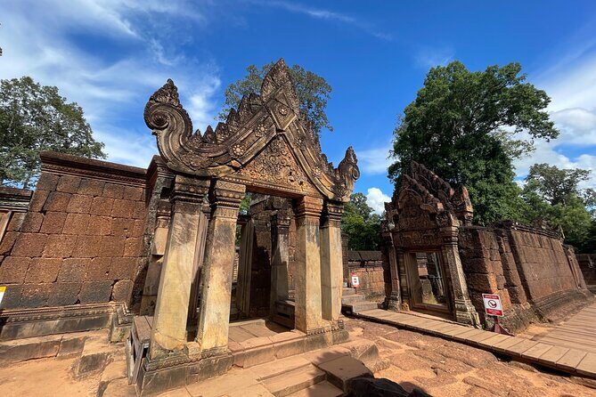 Phnom Kulen Waterfall and Banteay Srei Temple Tour from Siem Reap - The Crown Jewel: Banteay Srei Temple