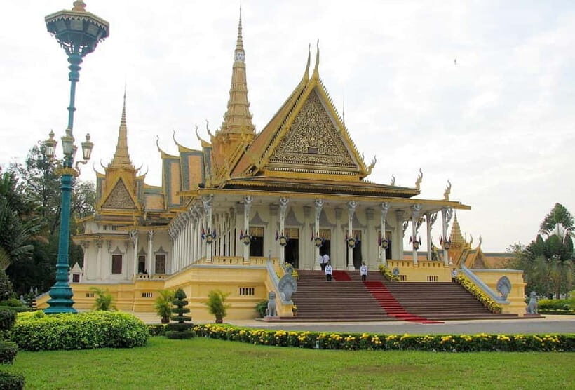 Phnom Penh: 1-Day City Highlights Tour & Mekong river Cruise - Transport & Group Experience