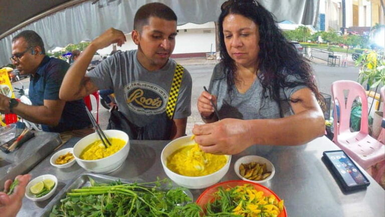 Phnom Penh: Evening Walking To Local Food Spots Only - The Itinerary in Detail: What to Expect