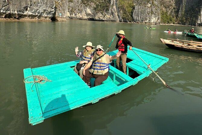 Private 1 Day Tour in Ha Long Bay with Private Cruise or Group - Guides & Service