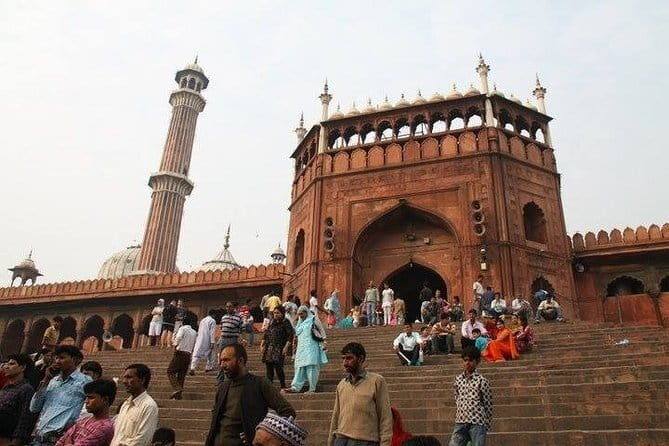 Private Full Day Old Delhi and New Delhi City Tour - Jama Masjid: A Majestic Monument