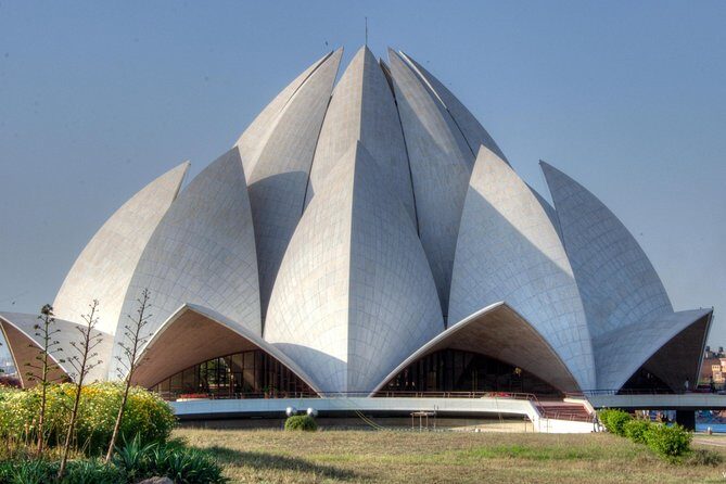 Private Old and New Delhi Tour With Lunch - Breaking Down the Itinerary