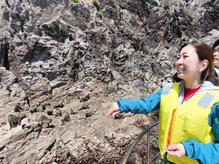 Private tour : Monkey Cruise & Explore Samurai Culture - The Scenic Cruise and Monkey Feeding