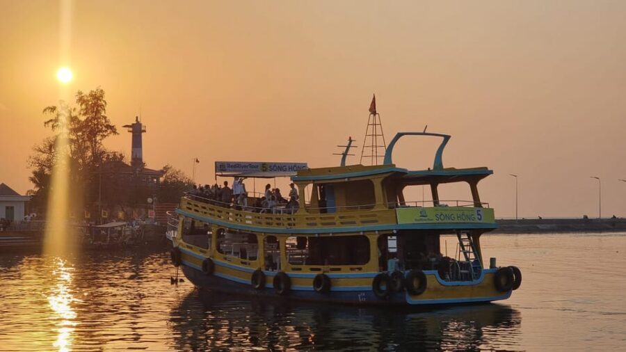 RedRiverTours - Enjoying Sunset & Night Squid Fishing - Who Should Consider This Tour?