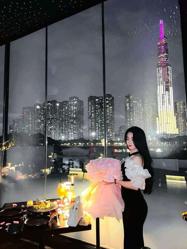 Romantic Honeymoon Dinner With Sightseeing Cruise On River - Practical Details and What to Expect