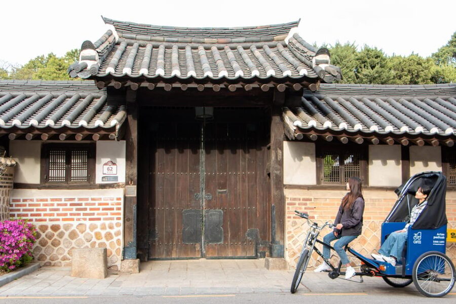 Seoul Private Pedicab Tour : Bukchon Anguk Hanok Village - The Value of a Guided Pedicab Experience
