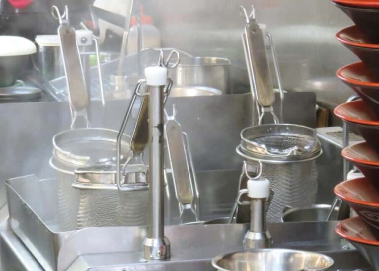 Shinjuku: Ramen Crawl  Taste the Best of Ramen Shops - Exploring the Ramen Crawl Itinerary