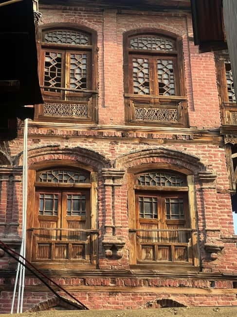 Srinagar Old City Heritage Walking Tour with Kahwa Tea - Authenticity and Value