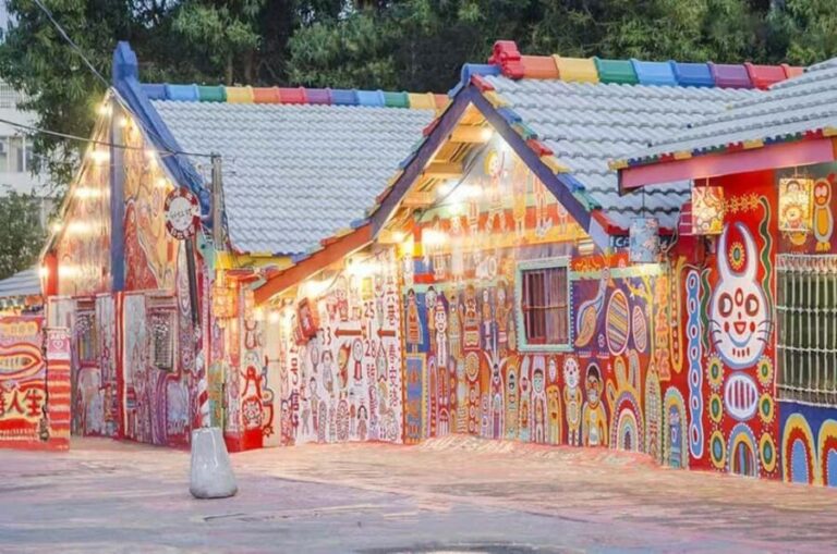 Taichung: Xitou Forest, Lukang, and Rainbow Village Tour - Exploring the Highlights of the Tour