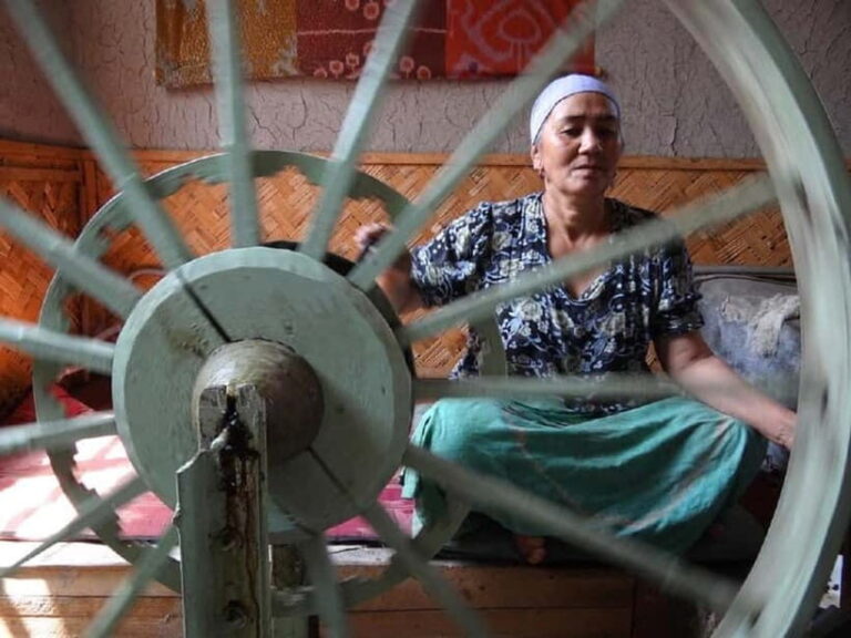 Tashkent-Khujand-Fergana Valley-Tashkent 2 days/1 night Tour - Day 2: Kokand, Rishtan, Margilan, and Kamchik Pass