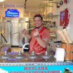 Thread of Faith and Fabric: Singapore Kampong Glam Walking Tour - Detailed Breakdown of the Itinerary