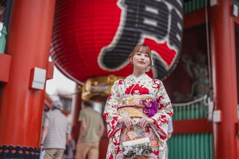 Tokyo Asakusa: Traditional Kimono Rental Experience at Wargo - Dressed for the Streets: What to Expect