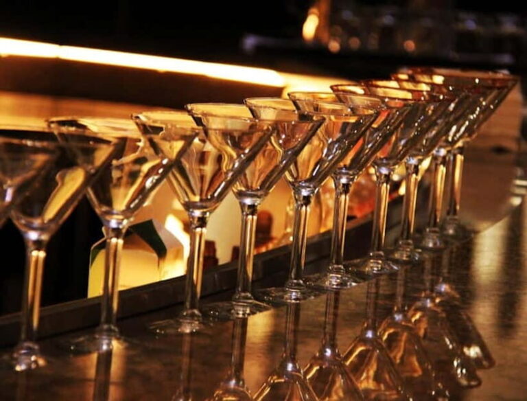 Tokyo Nightlife Girls' Bar Tour with Local Guide - What’s Included and What’s Not