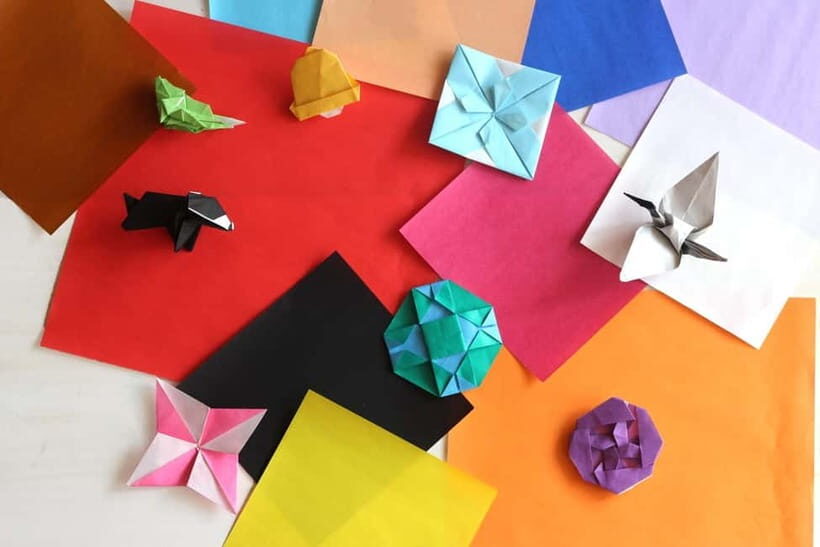 Tokyo: Origami Workshop with Tea and Sweets - The Materials and Inclusions