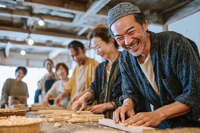 Tokyo Shinjuku Chopsticks Making Class - The Guides and Atmosphere