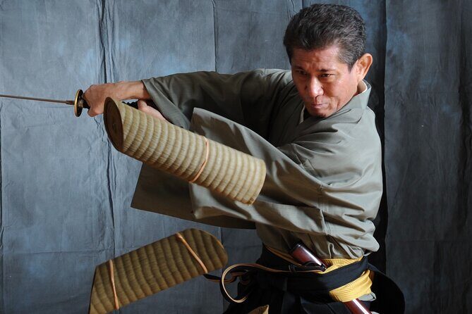Tokyo:Samurai sword and archery class from a samurai descendant - Key Points