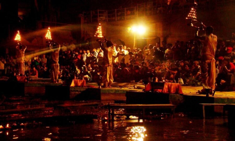 Varanasi: Morning Aarti with Boat Ride & Rooftop Breakfast - Walking Through Varanasi’s Lanes