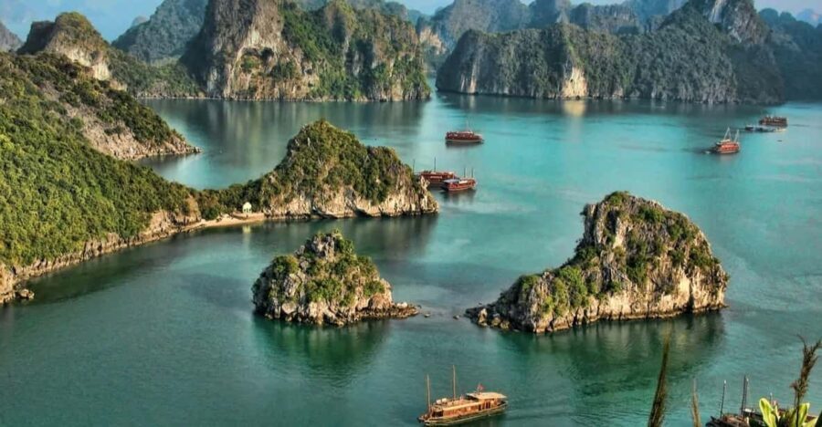 Visit Ha Long - "a wonder of the world" from Ha Noi or back - The Journey: What to Expect from Hanoi to Ha Long Bay