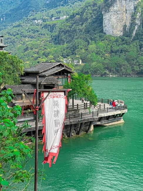 Wuhan: 2-Day Xiling Gorge & Three Gorges Waterfall Tour - Exploring the Details of the 2-Day Itinerary