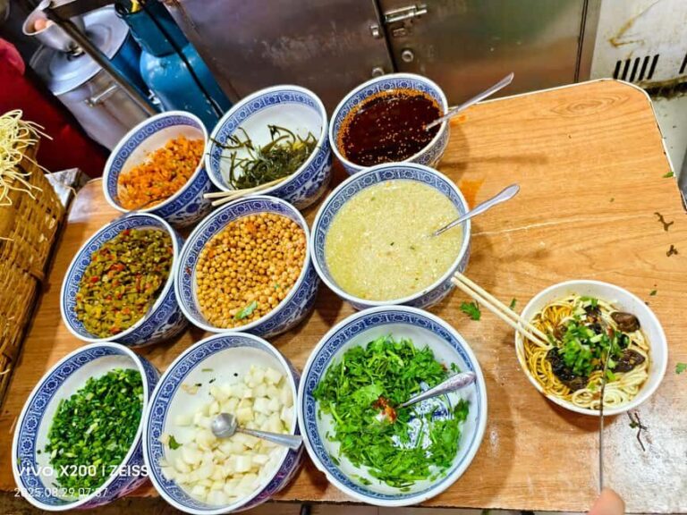 Wuhan: Guided Street Food Tour on Sanhaiguan Road - The Flavors of Wuhan: What You’ll Taste