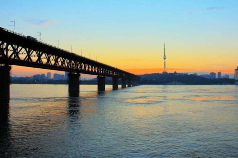 Wuhan in a Day: Local Flavors, Iconic Sites&Hidden Treasures - Analyzing the Value