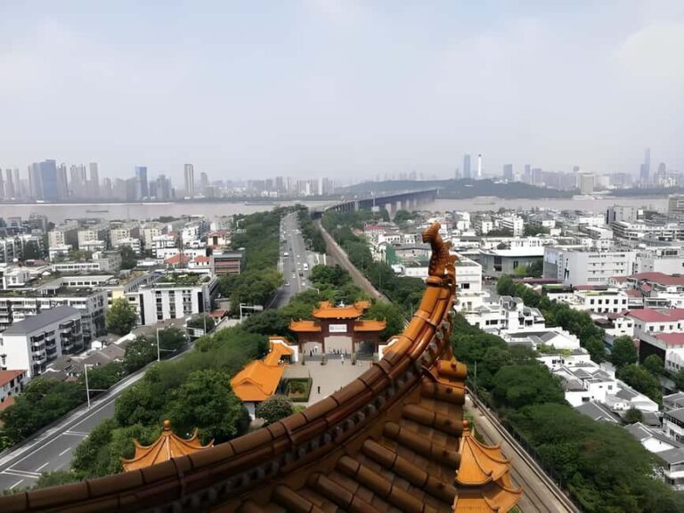 Wuhan: Yellow Crane Tower & Yangtze River Bridge Tour - Yellow Crane Tower: A Poetic Legend and Icon