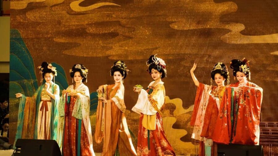 Xi'an:Hanfu-Themed Tour: Snap Shots at Iconic Historic Sites - Is This Tour Worth the Price?