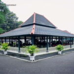 YOGYAKARTA CITY TOUR,SULTAN PALACE,WATER CASTLE AND CRAFTS. - What to Expect Throughout the Day