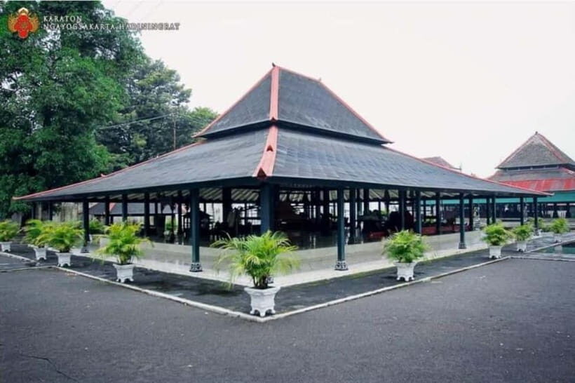 YOGYAKARTA CITY TOUR,SULTAN PALACE,WATER CASTLE AND CRAFTS. - What to Expect Throughout the Day